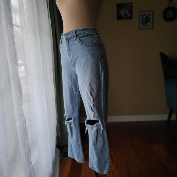 Abercrombie & Fitch Light Wash Blue Distressed Straight Legged Jeans Size 4 - Picture 2 of 7